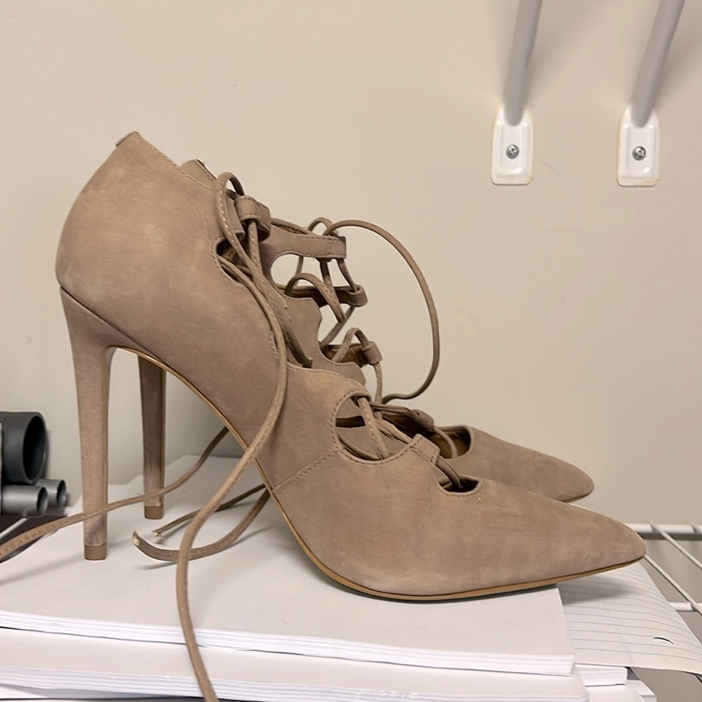 Steve Madden Tie up heels size 8.5